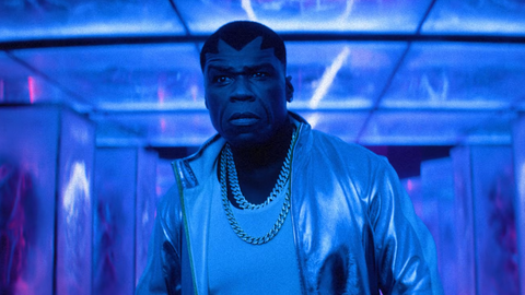 C'est un survivant ! Touché par 9 balles en 2000, il joue un boss dans le film Street Fighter 26 ans plus tard...