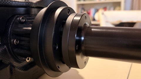 J'ai testé la base Direct Drive Fanatec Podium DD qui délivre jusqu'à 33 Nm de couple : qu'est-ce que ça change vraiment en sim racing ?