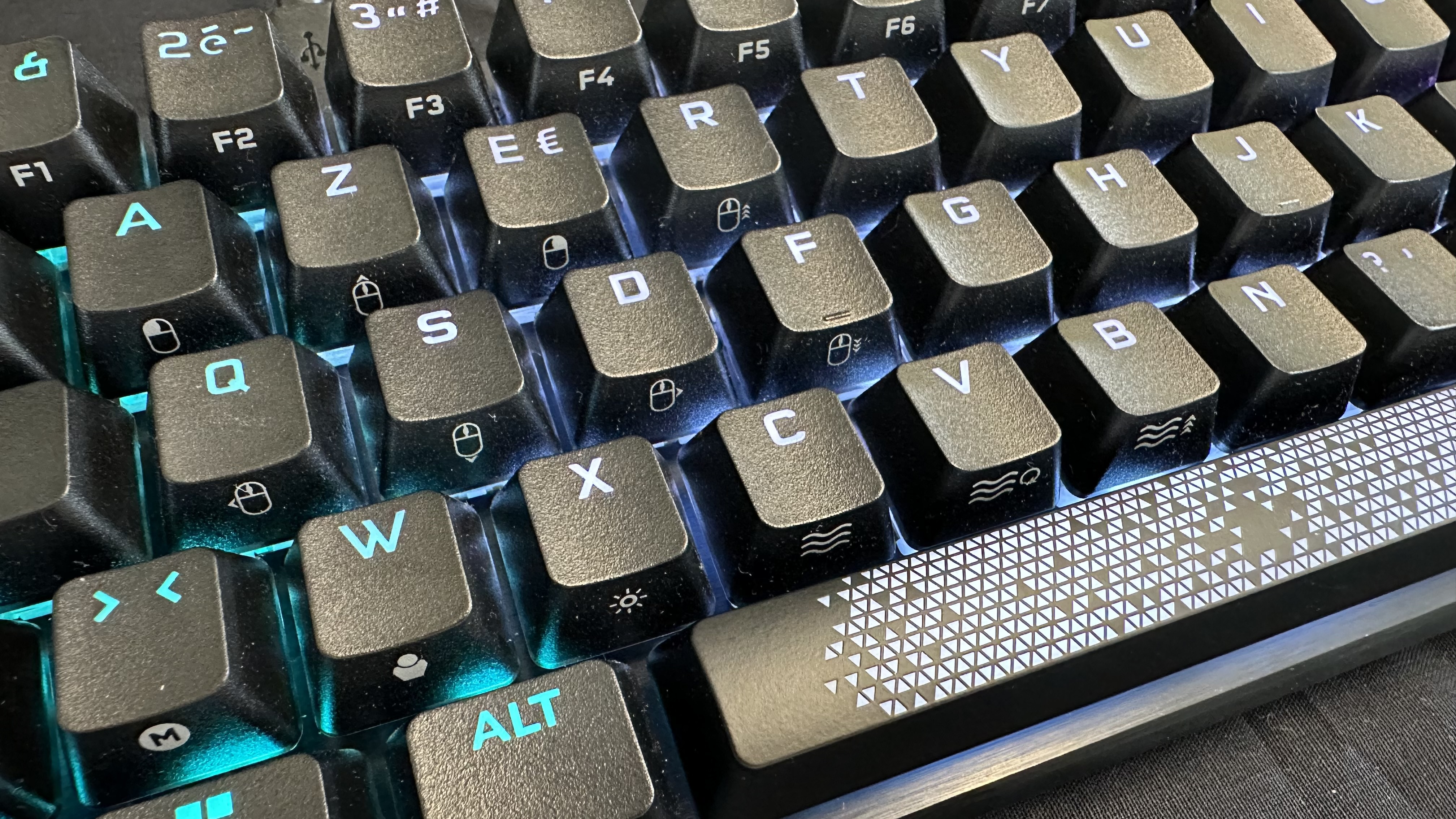 Corsair dévoile un nouveau clavier mécanique sans-fil au format mini