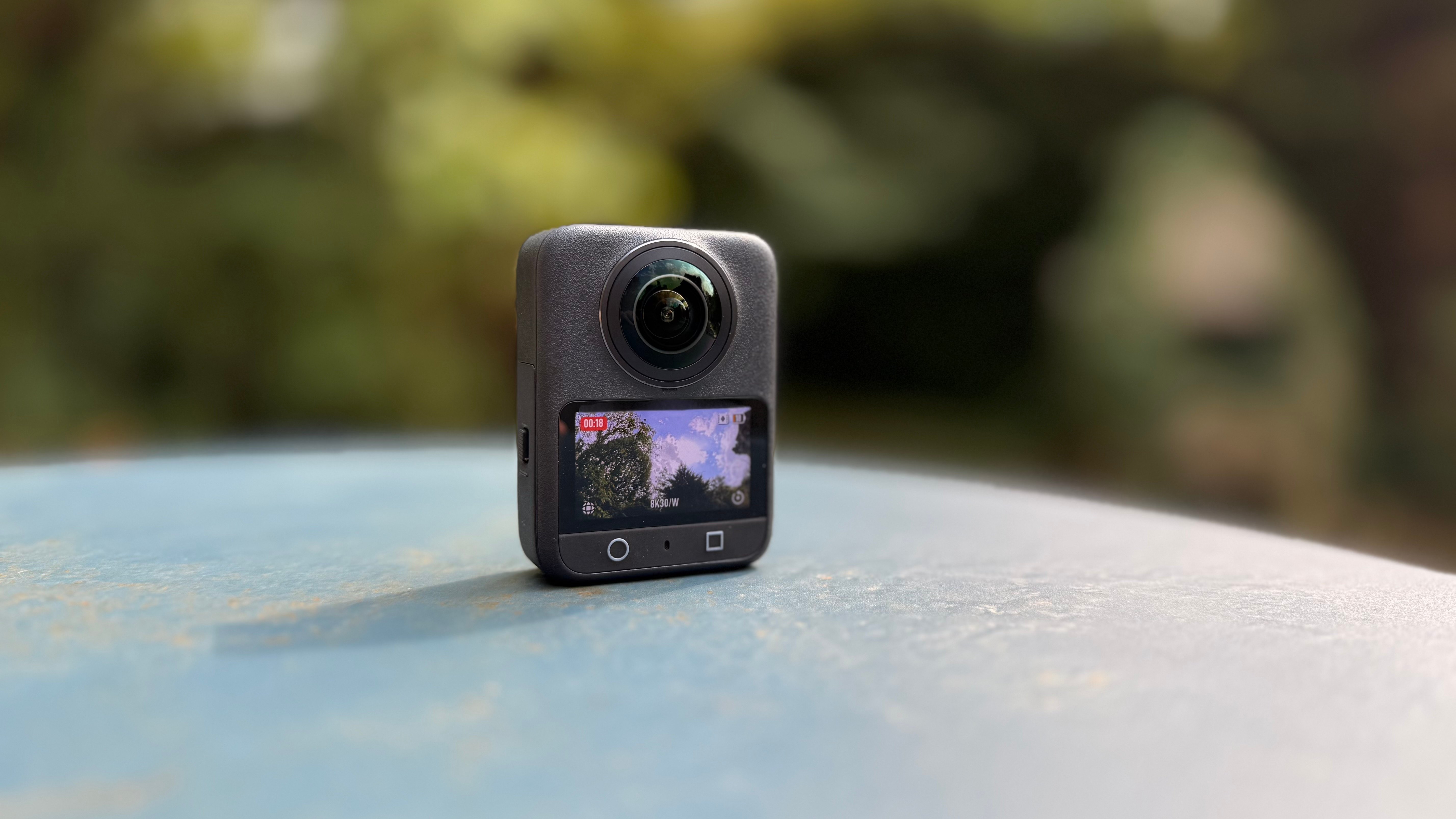 Test du DJI Osmo 360 : la caméra qui enterre l'Insta360 X5 ?