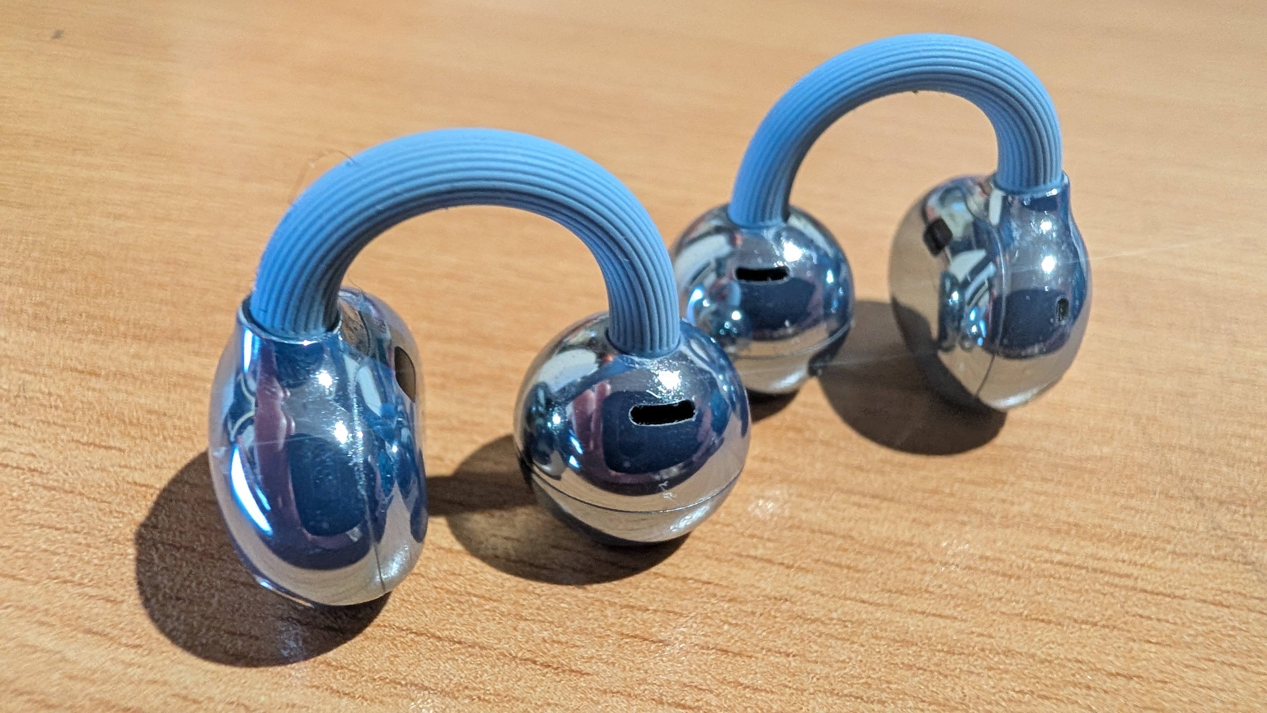 J’ai testé les Huawei FreeClip 2 : le confort de ces écouteurs qui ressemblent à des boucles d’oreille m’a bluffée