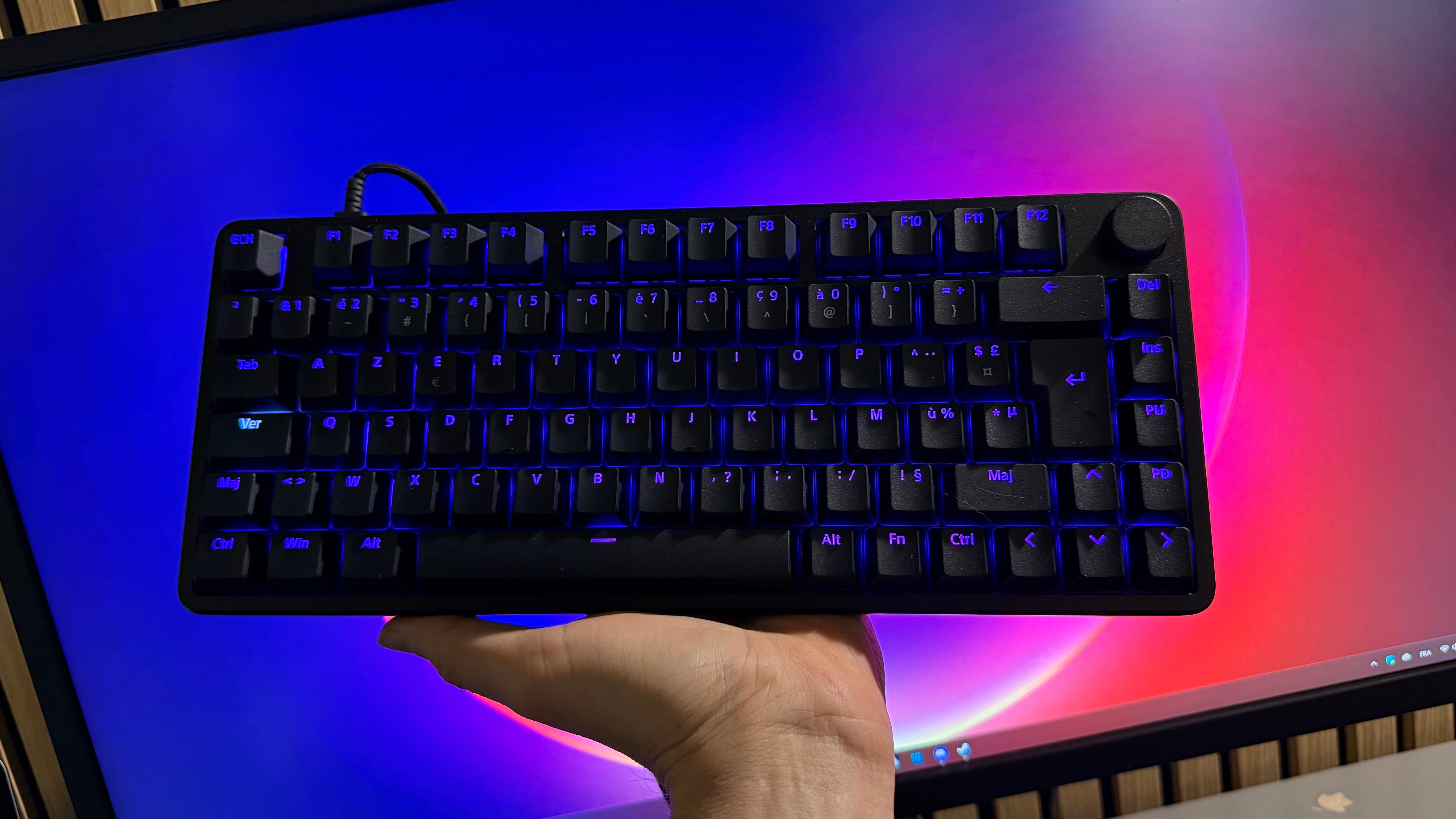 Sony débarque sur les claviers gaming avec l'Inzone KBD-H75, mais son choix du tout filaire interroge en 2026. Erreur stratégique ou parti pris assumé ?